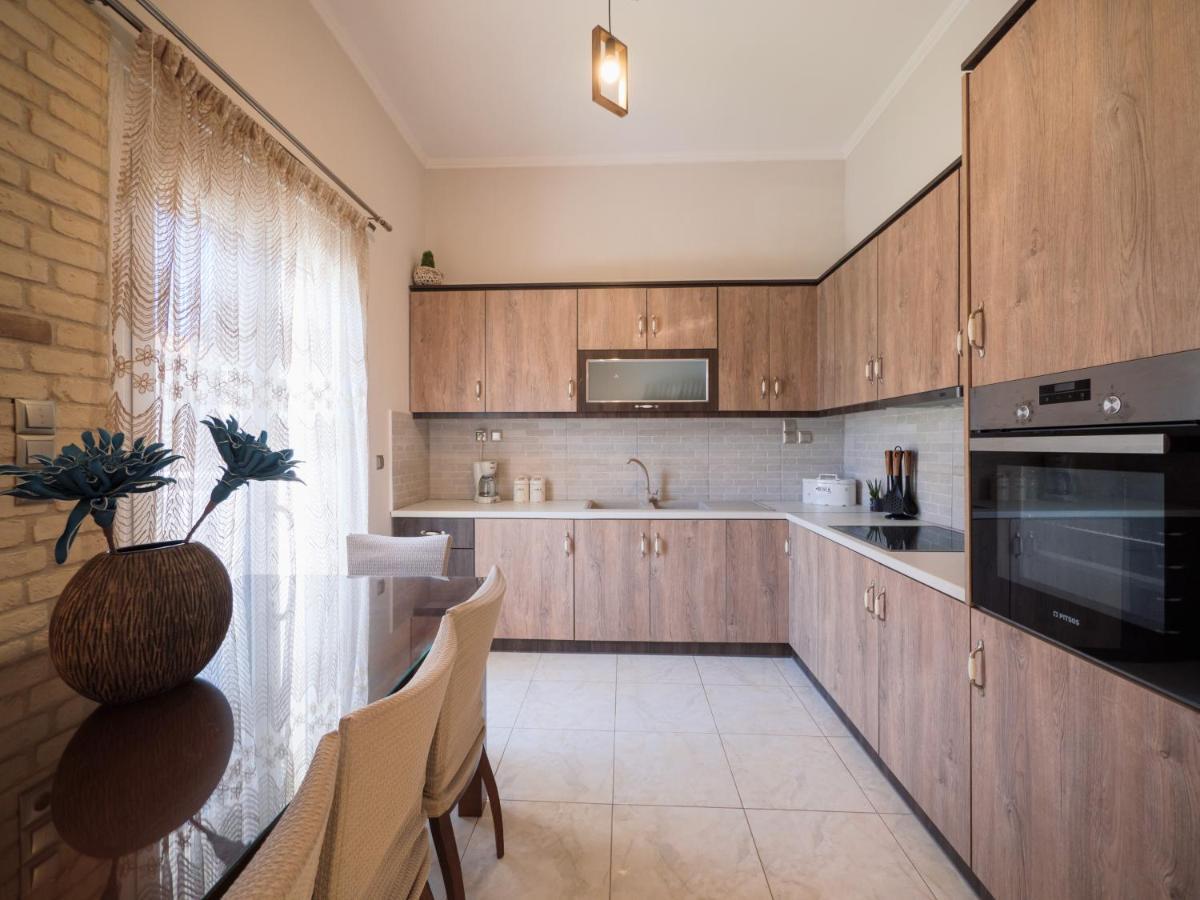 Kellys Cozy One Bedroom House Next To The Beach Ikonomianika Exterior photo