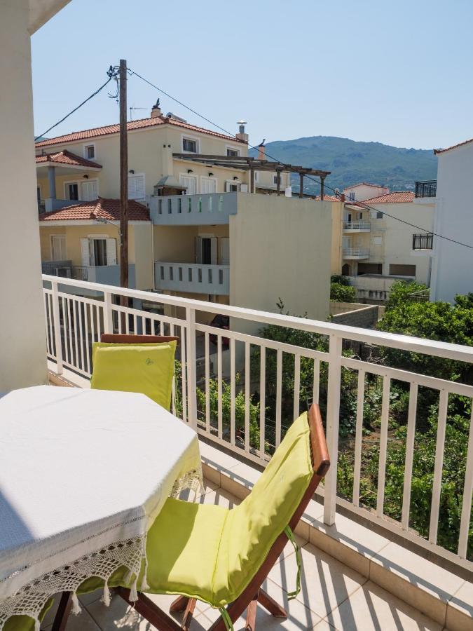 Kellys Cozy One Bedroom House Next To The Beach Ikonomianika Exterior photo